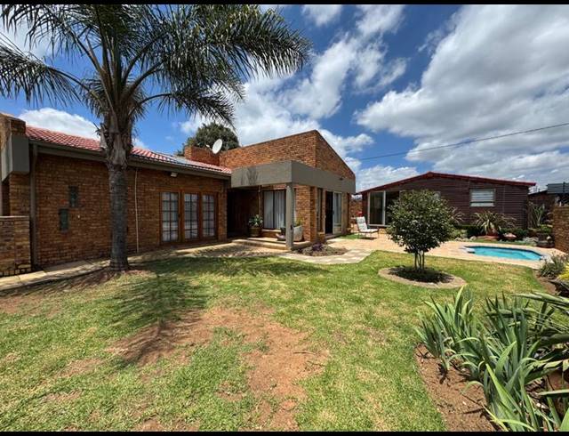 2 BEDROOM CLUSTER FOR SALE IN POMONA